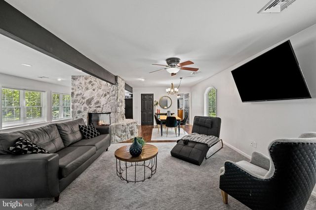 198 VALLEY RD, Hummelstown, PA 17036