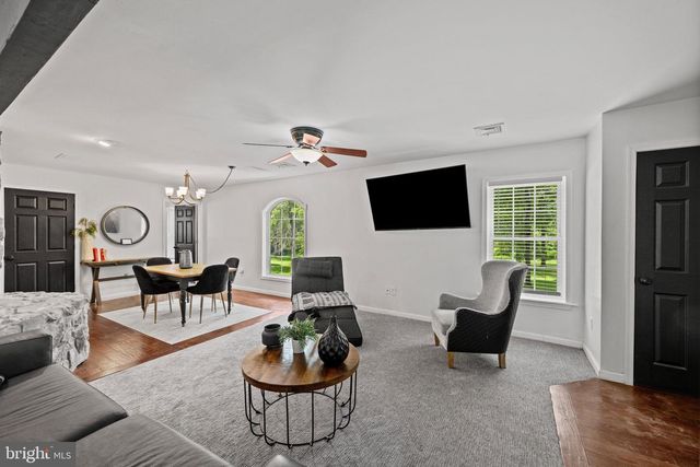 198 VALLEY RD, Hummelstown, PA 17036