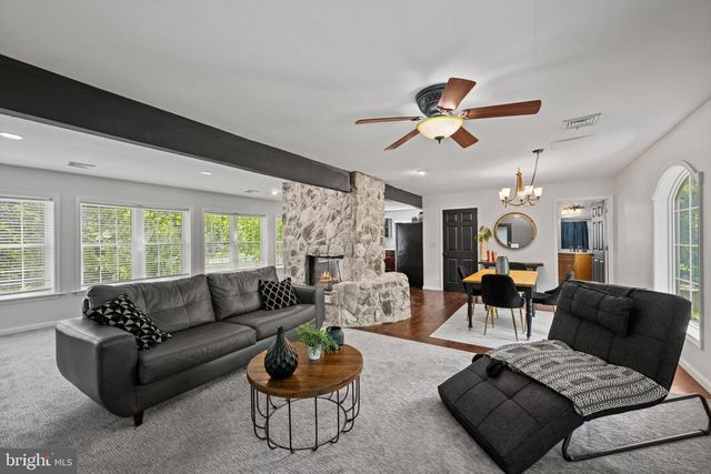 198 VALLEY RD, Hummelstown, PA 17036