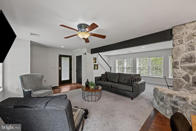 198 VALLEY RD, Hummelstown, PA 17036