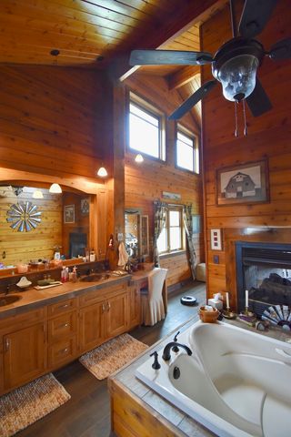 2951 N 28th Road, Seneca, IL 61360