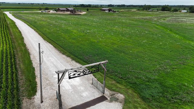 2951 N 28th Road, Seneca, IL 61360