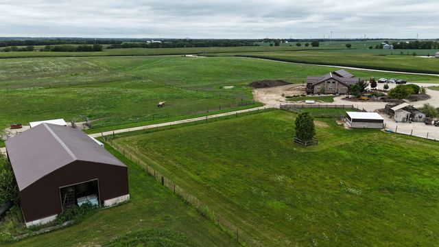 2951 N 28th Road, Seneca, IL 61360