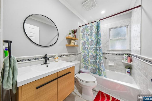 36 Woodside Avenue, Hawthorne, NJ 07506