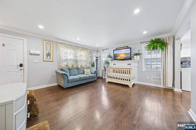 36 Woodside Avenue, Hawthorne, NJ 07506