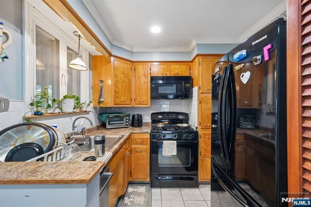 36 Woodside Avenue, Hawthorne, NJ 07506