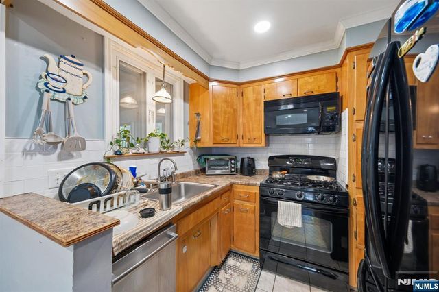 36 Woodside Avenue, Hawthorne, NJ 07506