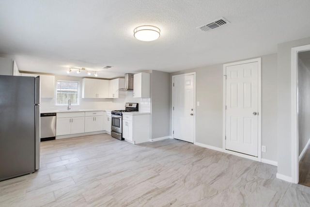 3114 Carolyn Street, Bacliff, TX 77518