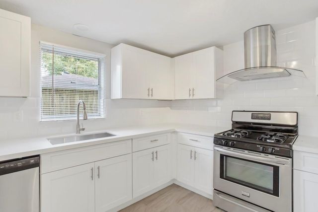 3114 Carolyn Street, Bacliff, TX 77518