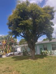 1517 NE 30th St, Pompano Beach, FL 33064