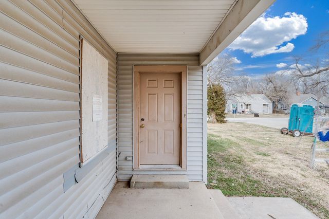 833 N Poplar, Wichita, KS 67214