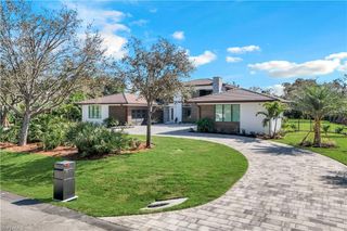 18 Caribbean RD, Naples, FL 34108