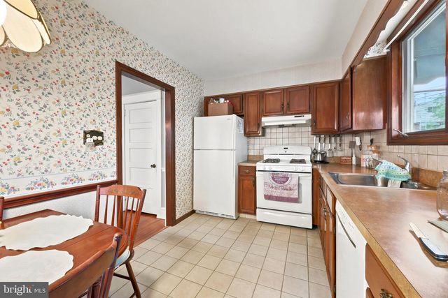 291 W ESSEX AVE, Lansdowne, PA 19050