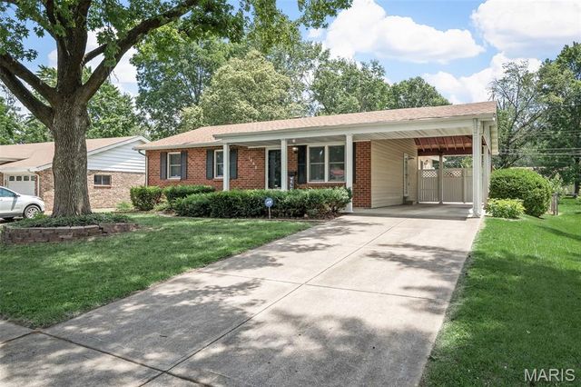 1460 Bluefield Drive, Florissant, MO 63033