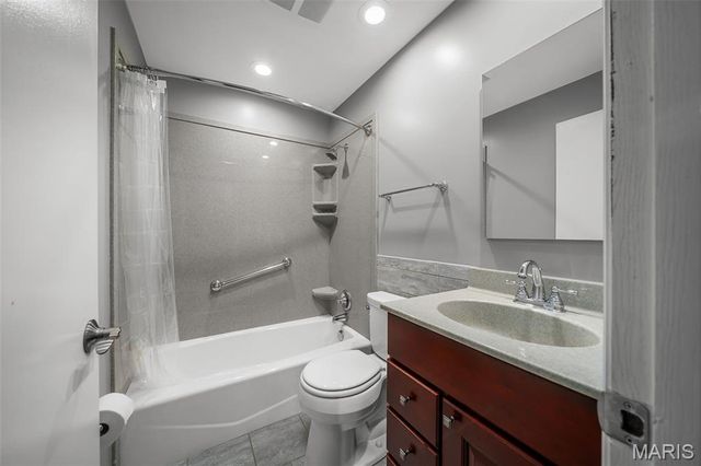 1460 Bluefield Drive, Florissant, MO 63033