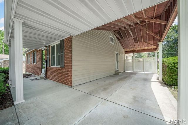 1460 Bluefield Drive, Florissant, MO 63033