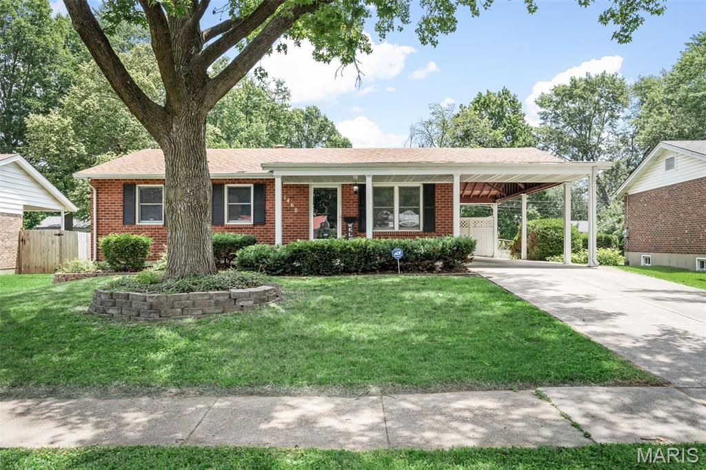 1460 Bluefield Drive, Florissant, MO 63033