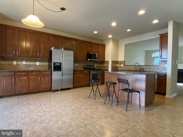 11648 LEESBOROUGH CIR, Silver Spring, MD 20902