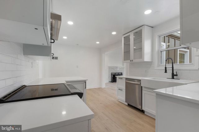 3284 ANNANDALE RD, Falls Church, VA 22042