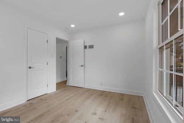 3284 ANNANDALE RD, Falls Church, VA 22042