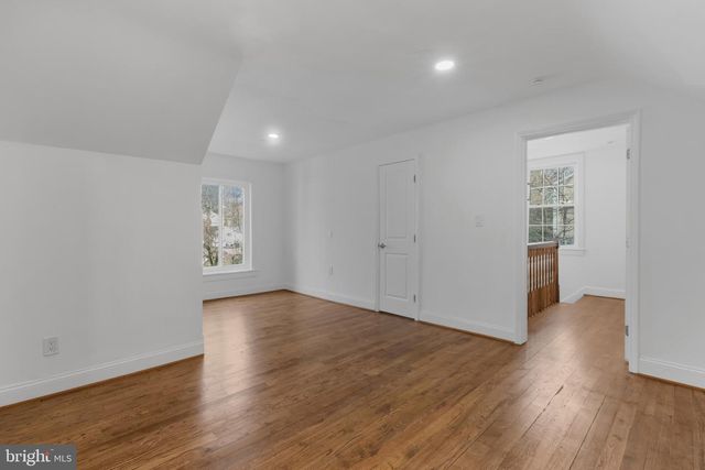 3284 ANNANDALE RD, Falls Church, VA 22042