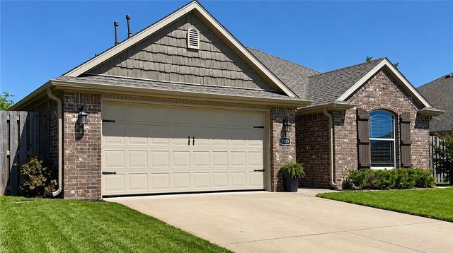2909 E 4th Street, Rogers, AR 72758