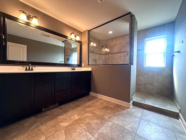 3379 Ridgestone Way, Woodbury, MN 55129