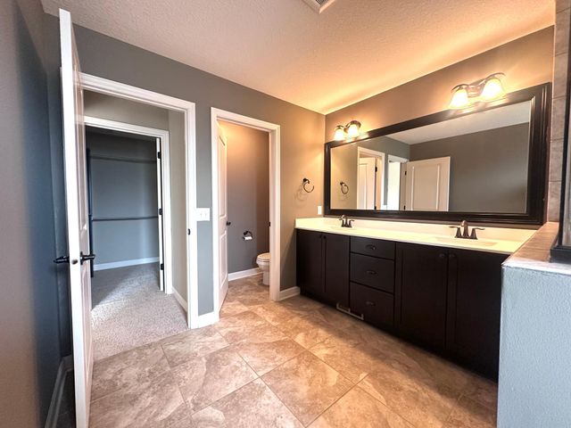 3379 Ridgestone Way, Woodbury, MN 55129