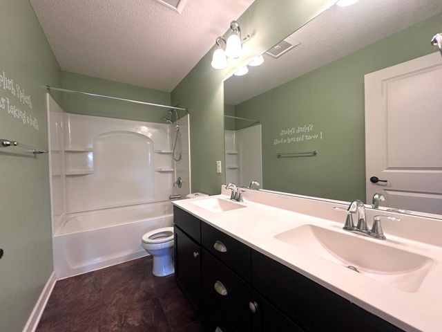 3379 Ridgestone Way, Woodbury, MN 55129