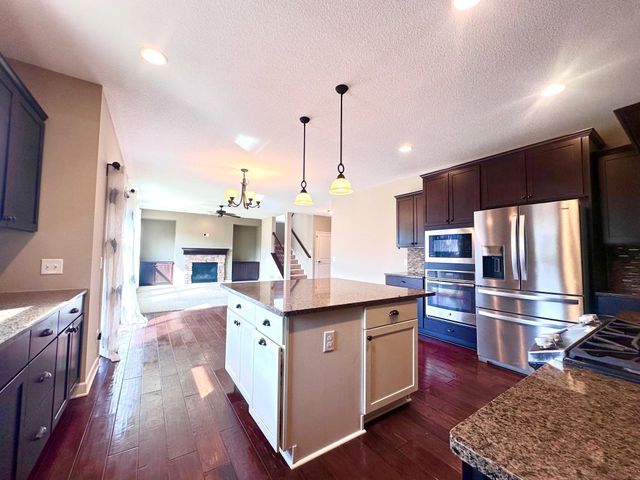 3379 Ridgestone Way, Woodbury, MN 55129