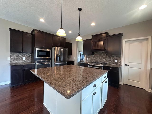 3379 Ridgestone Way, Woodbury, MN 55129