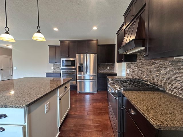 3379 Ridgestone Way, Woodbury, MN 55129