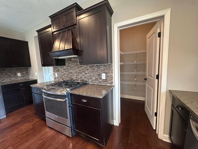 3379 Ridgestone Way, Woodbury, MN 55129