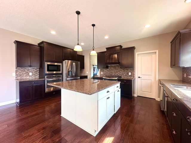 3379 Ridgestone Way, Woodbury, MN 55129