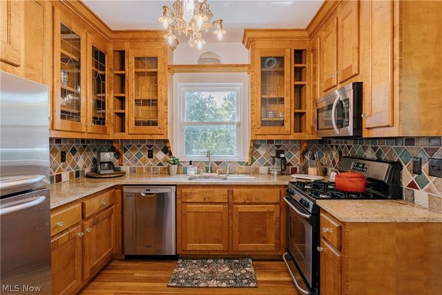 2658 Queenston Road, Cleveland Heights, OH 44118