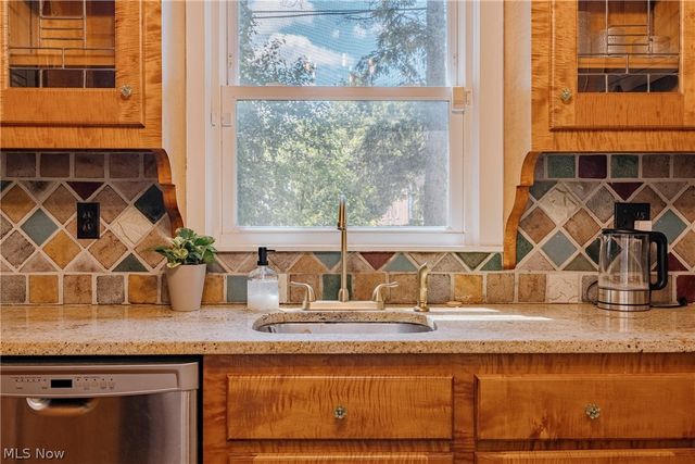 2658 Queenston Road, Cleveland Heights, OH 44118