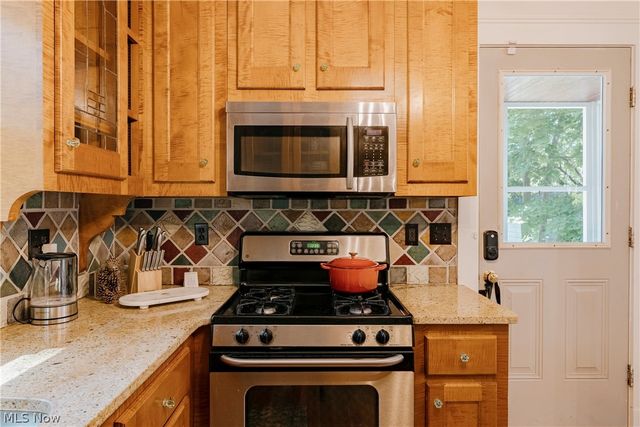 2658 Queenston Road, Cleveland Heights, OH 44118