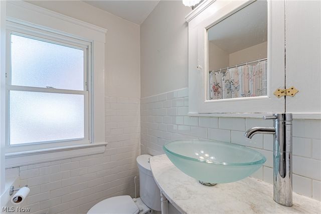 2658 Queenston Road, Cleveland Heights, OH 44118