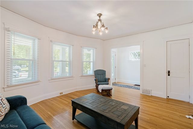 2658 Queenston Road, Cleveland Heights, OH 44118