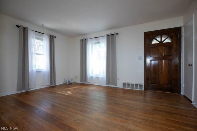 17706 Glenshire Avenue, Cleveland, OH 44135