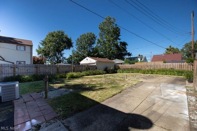 17706 Glenshire Avenue, Cleveland, OH 44135