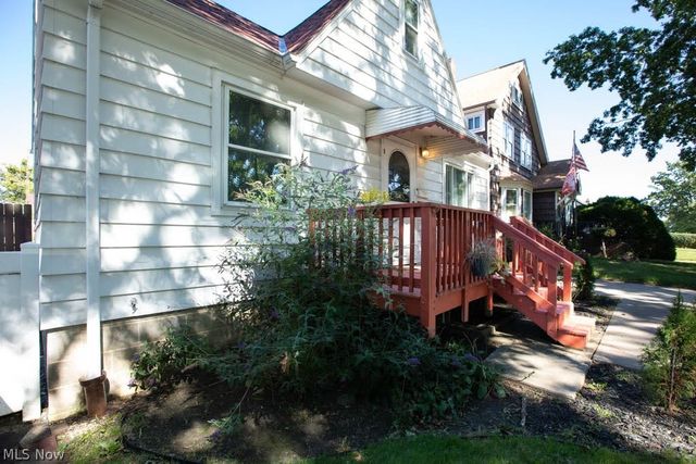 17706 Glenshire Avenue, Cleveland, OH 44135