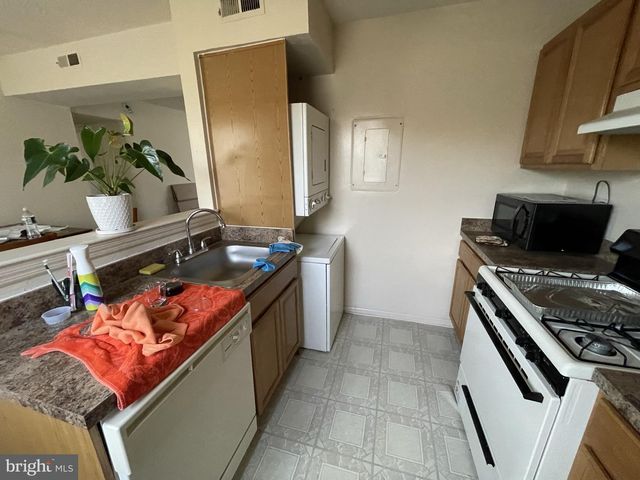 100 PARK BLVD #44D, Cherry Hill, NJ 08034