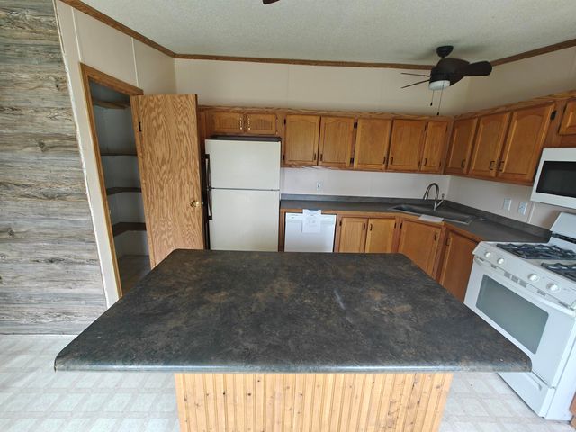 78 EMS B6 Lane, Leesburg, IN 46538