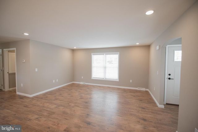 85 WATERFORD LN, Sellersville, PA 18960
