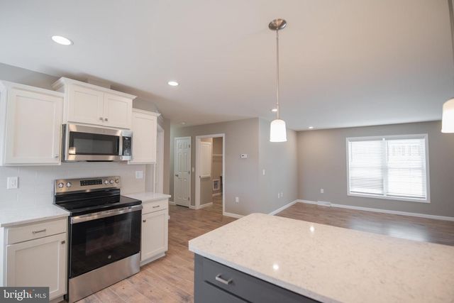 85 WATERFORD LN, Sellersville, PA 18960