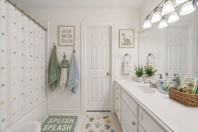 1114 Colonial Street, Bellaire, TX 77401