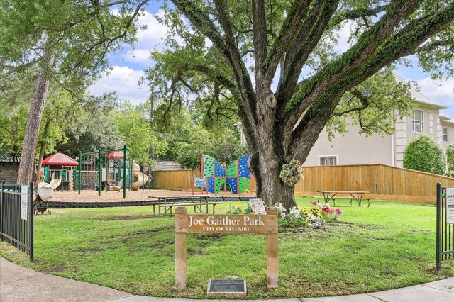 1114 Colonial Street, Bellaire, TX 77401