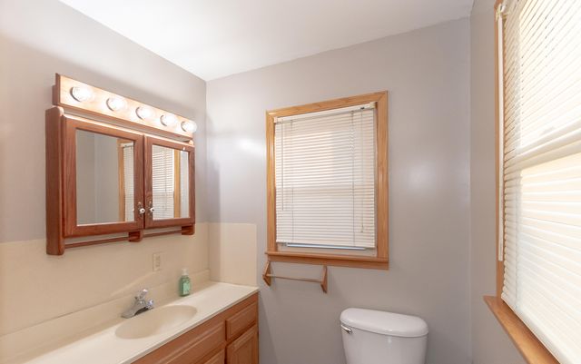 327 N Cedarbrook Drive, Monett, MO 65708