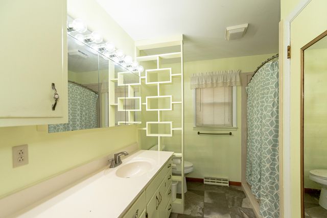 327 N Cedarbrook Drive, Monett, MO 65708